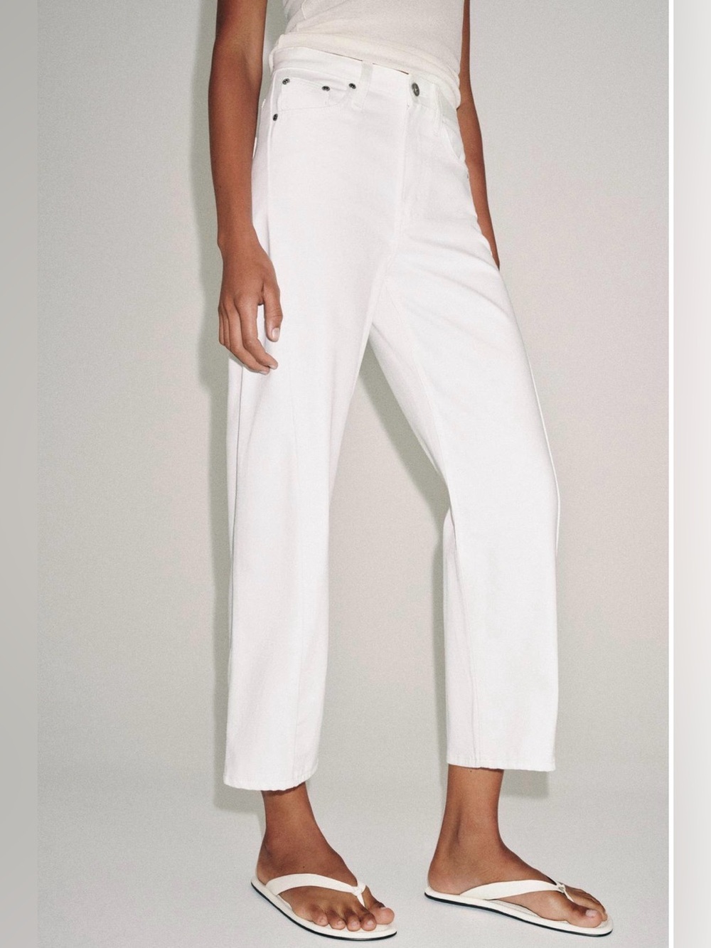 Zara Mid Rise ankle relaxed Jean